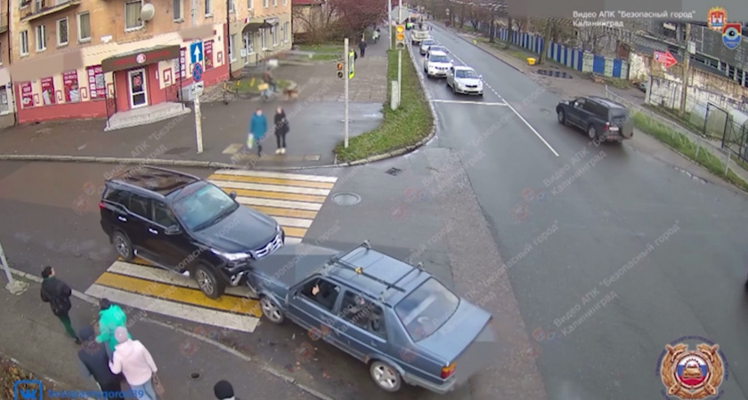 «Не поделили дорогу» В Калининграде произошло необычное ДТП (ВИДЕО)