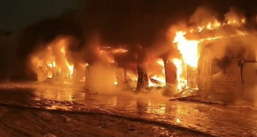 6,8 тыс квадратным метров пожара в Набережных Челнах горит авторынок.(ВИДЕО)