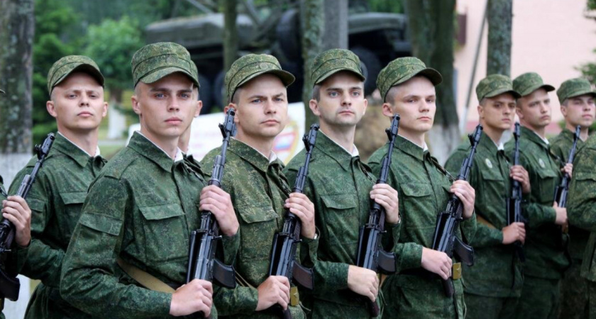 Срок срочной службы могут увеличить до двух лет. КПРФ вышла с инициативой.