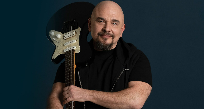 Автомобиль, принадлежащий певцу Трофиму, попал в ДТП