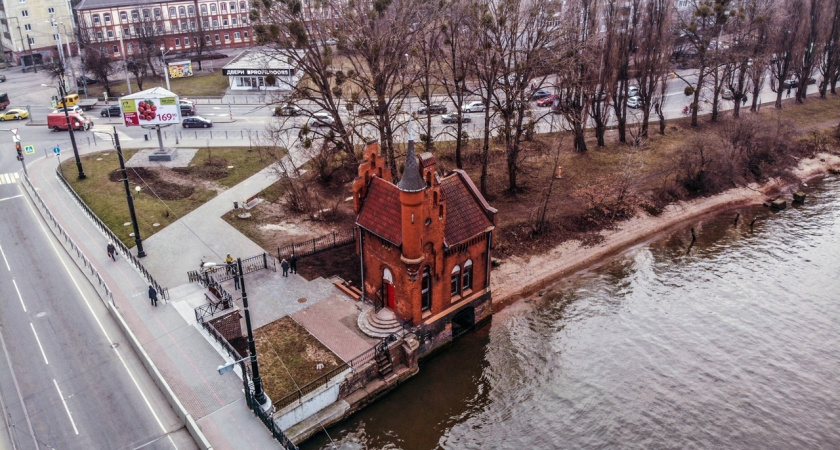 Фирма депутата горсовета получает контракт на установку подсветки «Домика смотрителя»