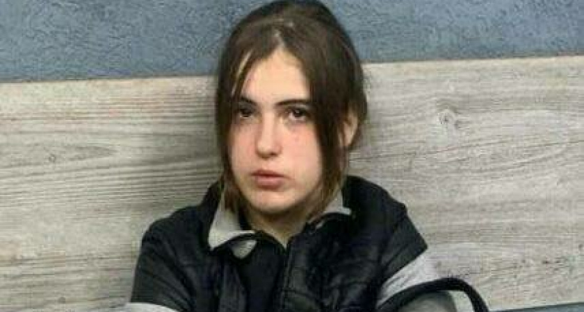 Пропала 17-летняя школьница с татуировками на запястьях в Славске