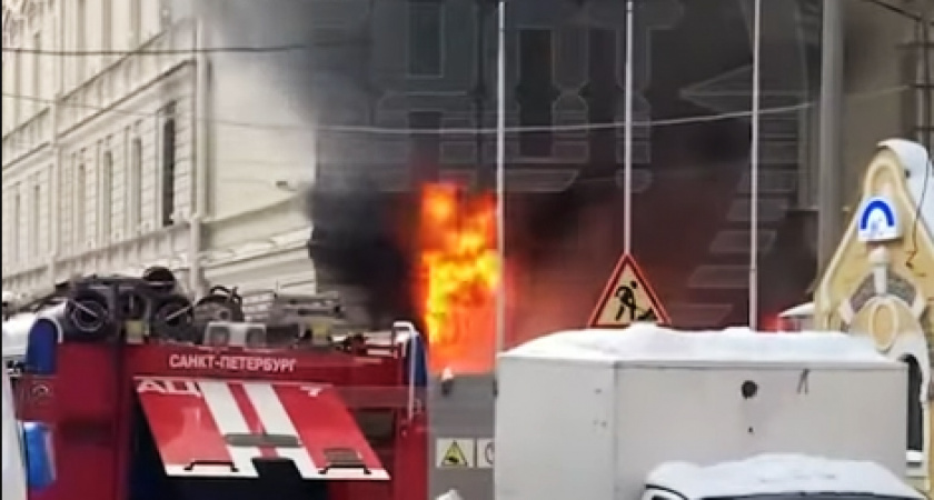 Массивный пожар в петербургской консерватории на Театральной площади! (ВИДЕО)