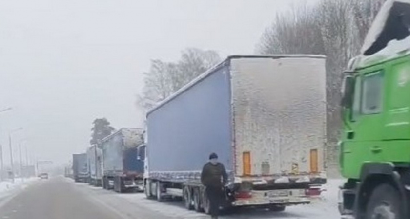 Губернатор Калининградской области вызвал скандал своим заявлением о дальнобойщиках на оперативном совещании