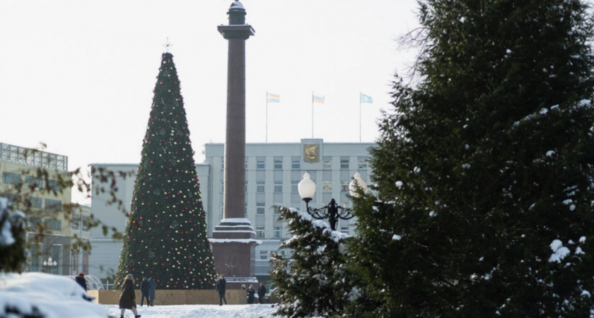 В центре Калининграда установили главный символ Нового года!