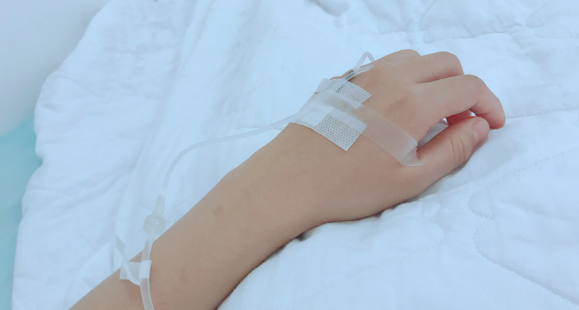 Медики сражаются за спасение жизни 14-летнего Тимофея после стрельбы в школе Брянска