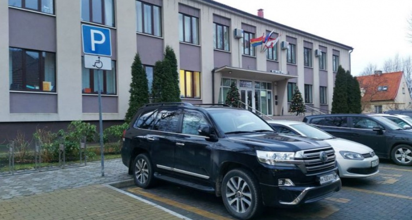 Администрация Зеленоградска была наказана штрафом в 50 тысяч рублей за нарушение безопасности на детских площадках в Холмогоровке и Каштановке