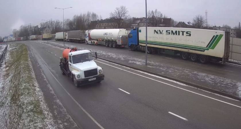 На границе в Чернышевском ожидает 240 фур