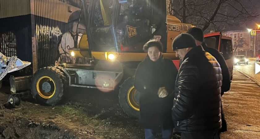 Последствия аварии на теплотрассе в районе улиц Некрасова и Невского пока полностью не устранили, написала Дятлова в телеграмм (ДОПОЛНЕНО)