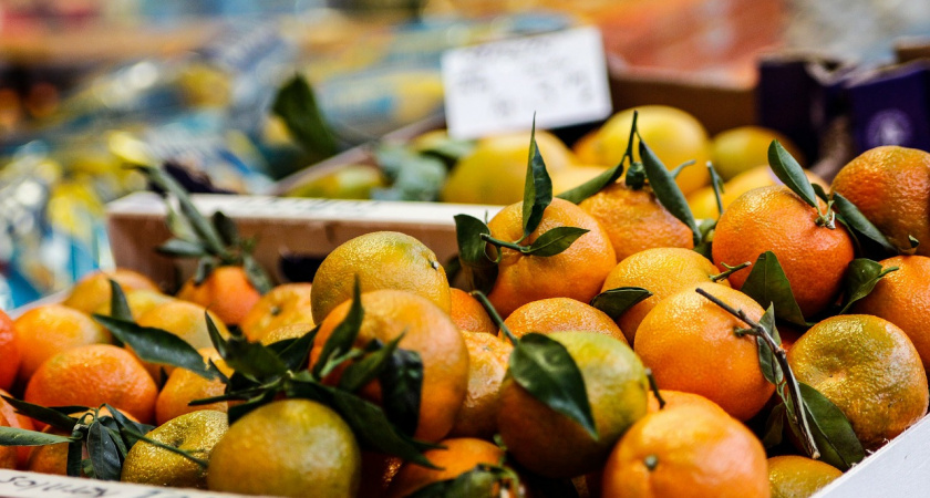 Тонны испорченных мандаринов наводнили магазины в Калининграде