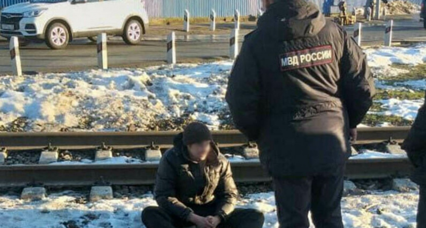 «Лег головой на железнодорожные пути» В Калининграде мужчина пытался покончить с собой