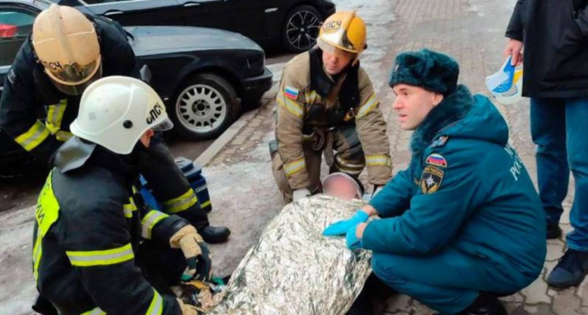 В Калининграде мужчина неожиданно упал замертво, когда закончил переходить дорогу