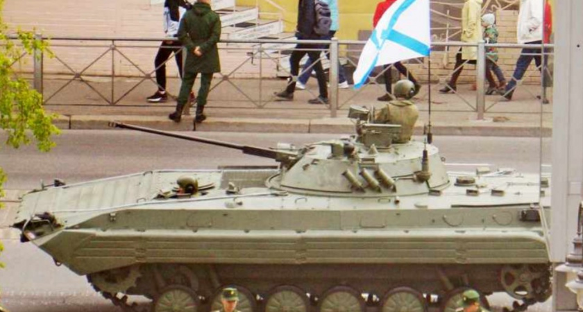 Ночью в Калининграде вели стрельбу из боевых машин пехоты