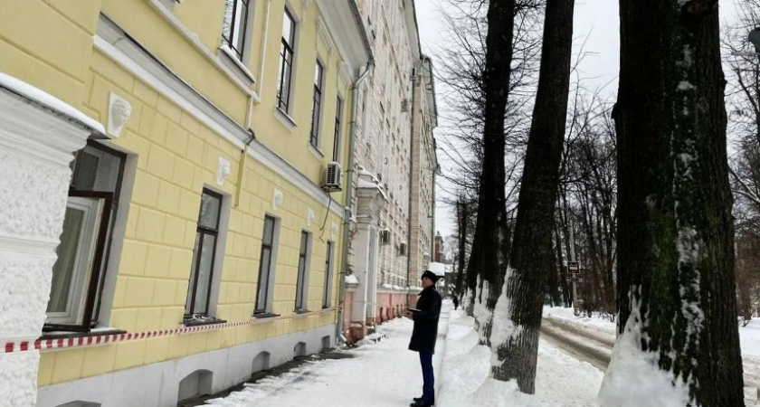 Сосульки-убийцы прогрессируют во всех регионах: 3-летнего ребенка в Ярославле задавила снежная глыба
