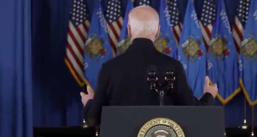 Байден продолжает общаться со своими невидимыми друзьями (ВИДЕО)