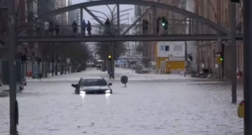 Не только в Калининграде наводнение: Германия уходит под воду (ВИДЕО)
