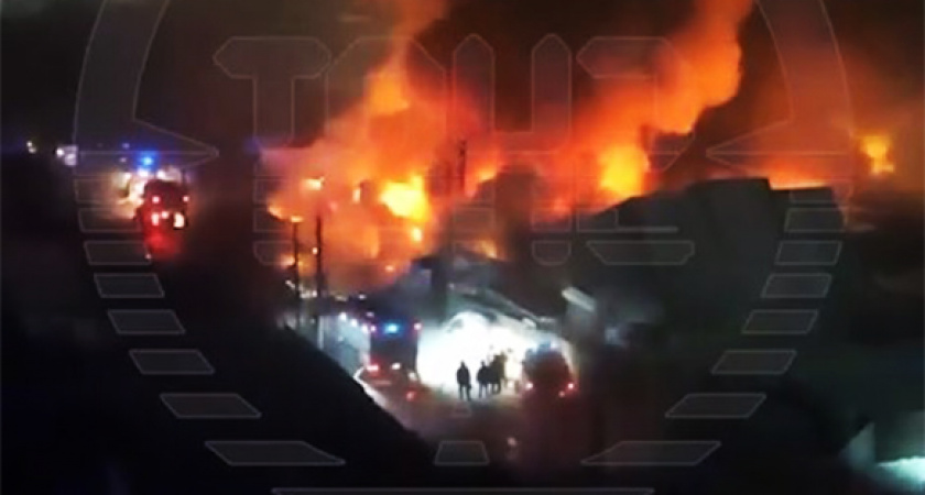 Покурил на 50 миллионов. Читинец хотел вернуть долг, а в итоге сжег целую парковку (ВИДЕО)