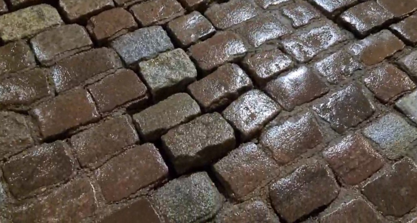 После ремонта брусчатка «пляшет польку» (ВИДЕО С "ТАНЦАМИ")