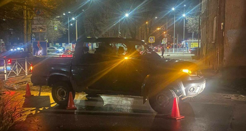 Очередное ДТП: пикап наехал на женщину в одном из дворов Калининграда