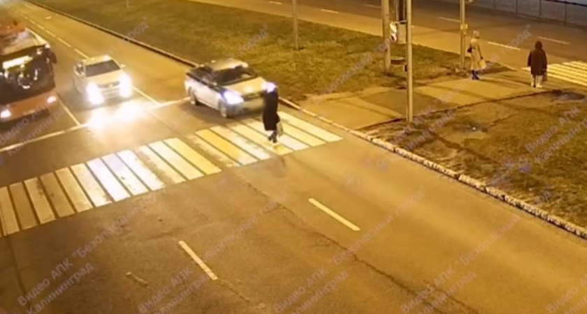 В Калининграде пешеход был чудом спасен от смертельного ДТП (ВИДЕО)