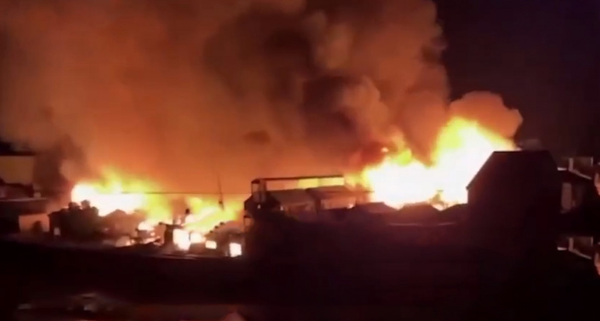 После страшного землетрясения в Японии начались пожары (ВИДЕО)