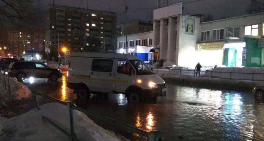 Новосибирск уходит под воду! В городе «горячая» авария! (ВИДЕО)