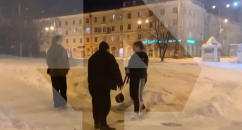 За что водитель маршрутки избил двух пассажирок? (ВИДЕО)
