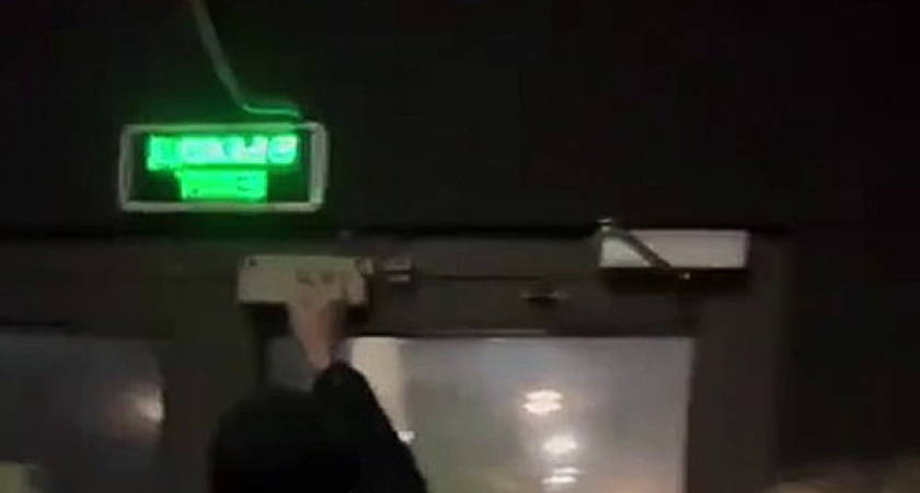 В Подмосковье люди не смогли выбраться из ТЦ во время пожарной тревоги. Как такое молго произойти? (ВИДЕО)