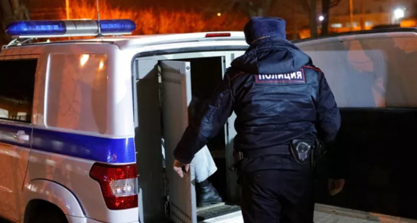 Настолько замерз, что угнал машину!