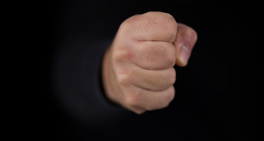 Хотели выпить, а в итоге серьезно подрались!