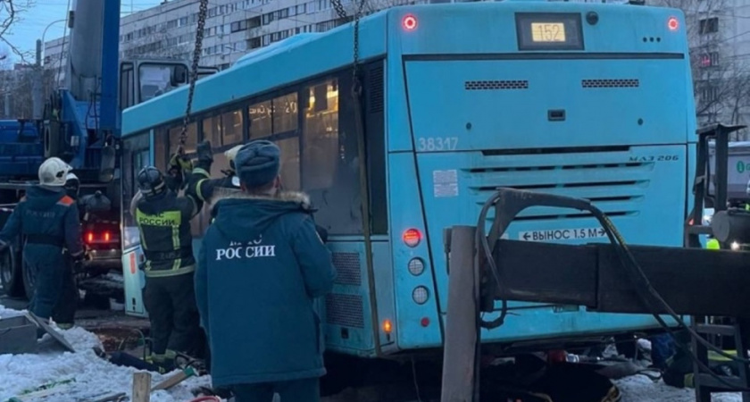 В каком состоянии сейчас находятся пострадавшие в ДТП с автобусом в Петербурге? Свежая информация