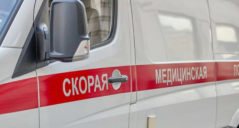 Водитель в Кемерово влетел в остановку, на которой находились люди! Пострадал ребенок