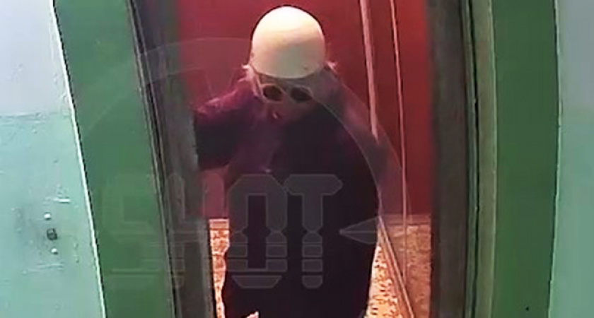 Как эпатажная старушка в очках и каске «закошмарила» весь дом в Уфе. Подробности(ВИДЕО)