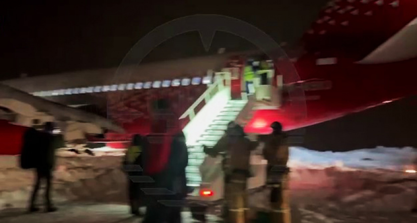 Самолет в Саранске выкатился за пределы ВПП и врезался в сугроб. На борту находилась тренер Татьяна Тарасова (ВИДЕО)