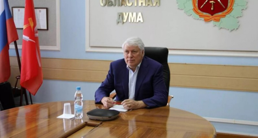 На обочине в машине без признаков жизни нашли тело депутата