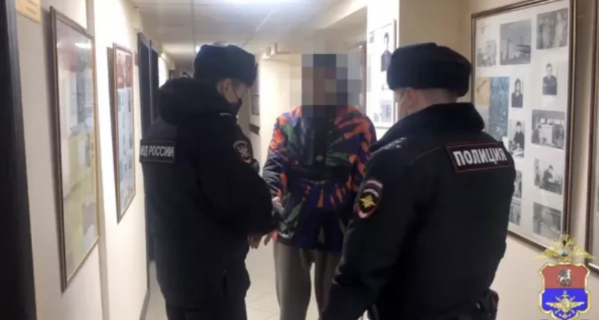 Скрывали под сладостями наркотики и рассылали почтой