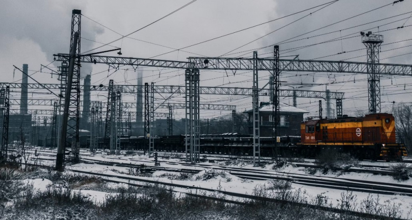 Страшное происшествие в Пермском крае: на переезде поезд влетел прямо в...