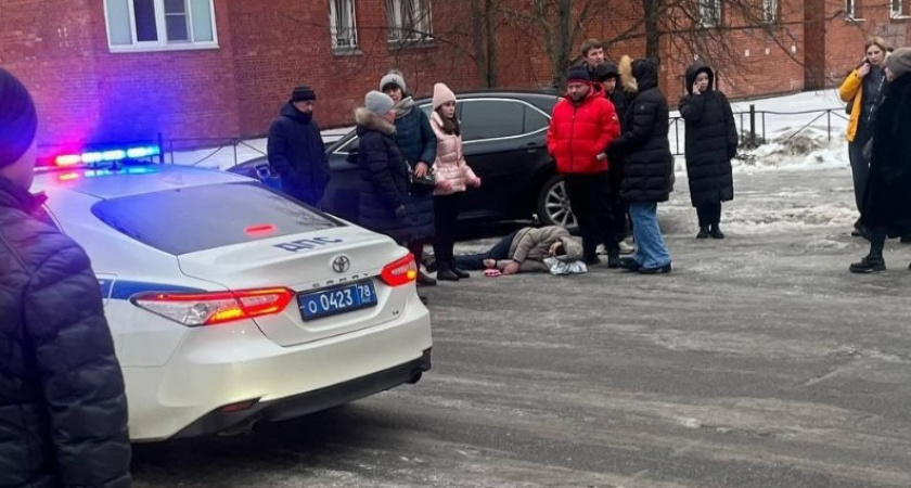 90-ые возвращаются: неизвестный расстрелял водителя, который доставил детей в петербургскую школу