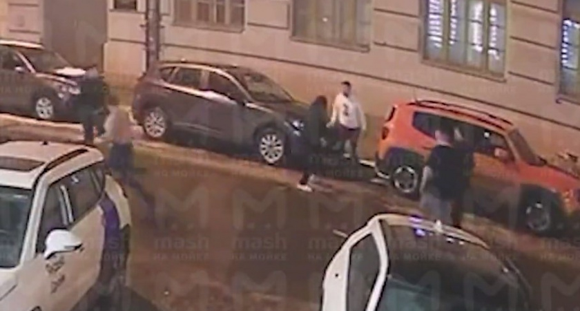 В сети появились жуткие кадры массовой драки, которую устроили волейболисты возле бара в Петербурге (ВИДЕО)