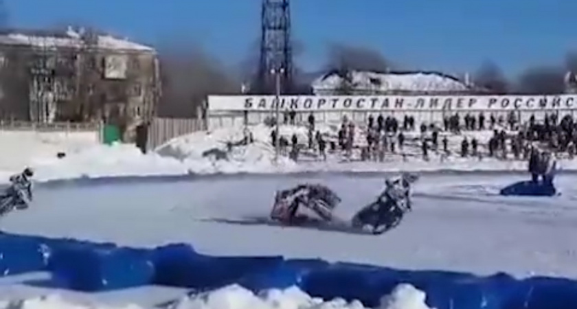Чп на финальном заезде Кубка России мотогонок на льду (ВИДЕО)
