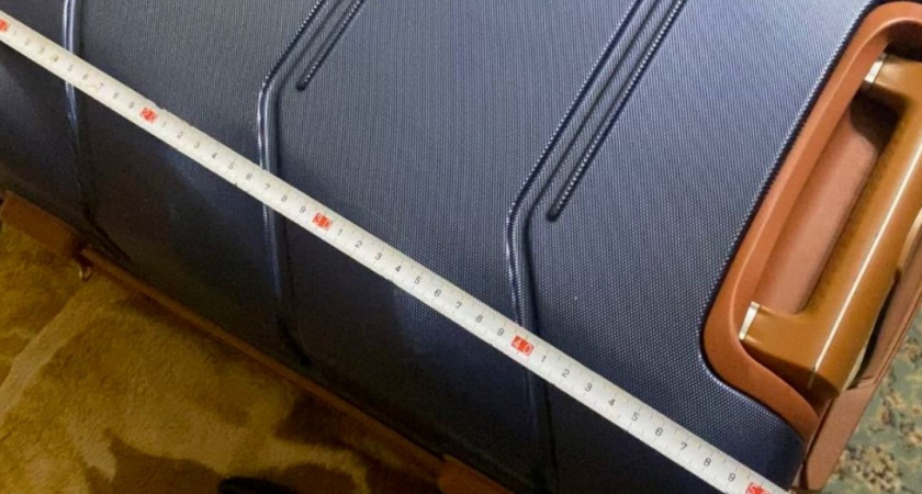 Произвол авиакомпании: бедную старушку в Храброво заставили заплатить за чемодан, который якобы не влез в калибратор
