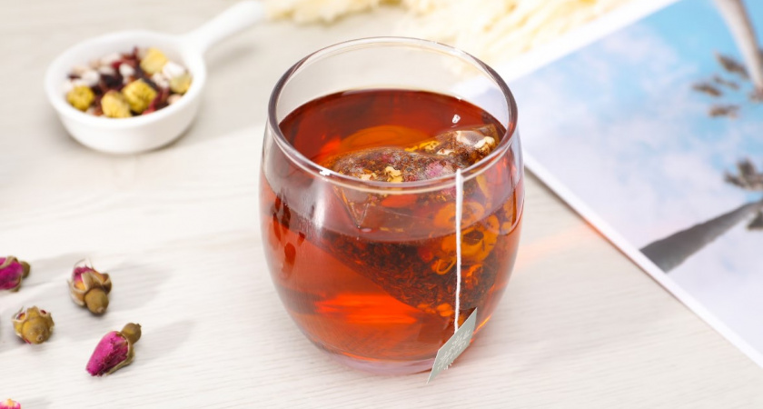 Почему не стоит заваривать чай в пакетиках. Физиолог рассказал о вреде и последствиях