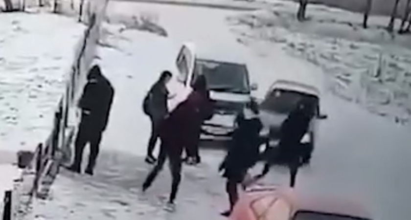 Автомобиль на скорости влетел прямо в толпу студентов. Жуткое происшествие в Хакасии