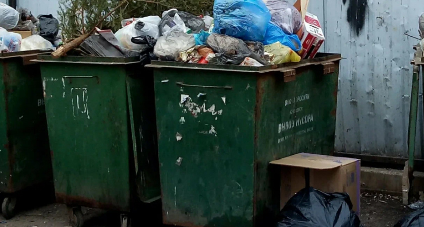  В центре города из квартиры   у пенсионерки вынесли около сотни килограммов мусора