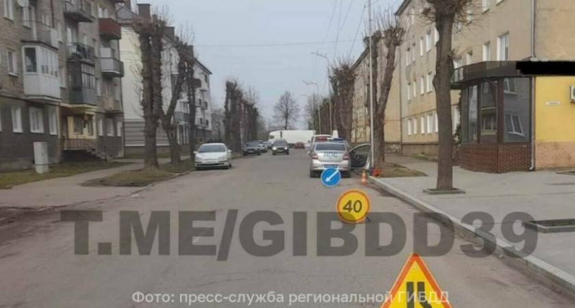 Задним ходом чуть не задавил старушку