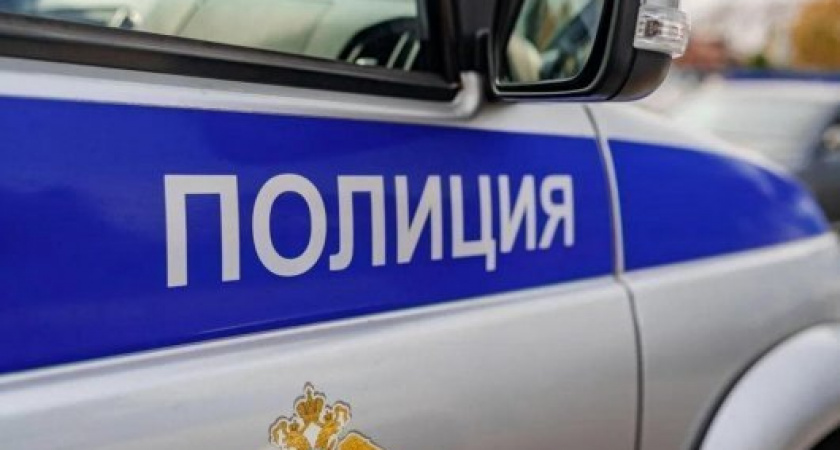 Халатное отношение чуть не привело к трагедии: в одном из калининградских домов мальчик свесился вниз с балкона и...