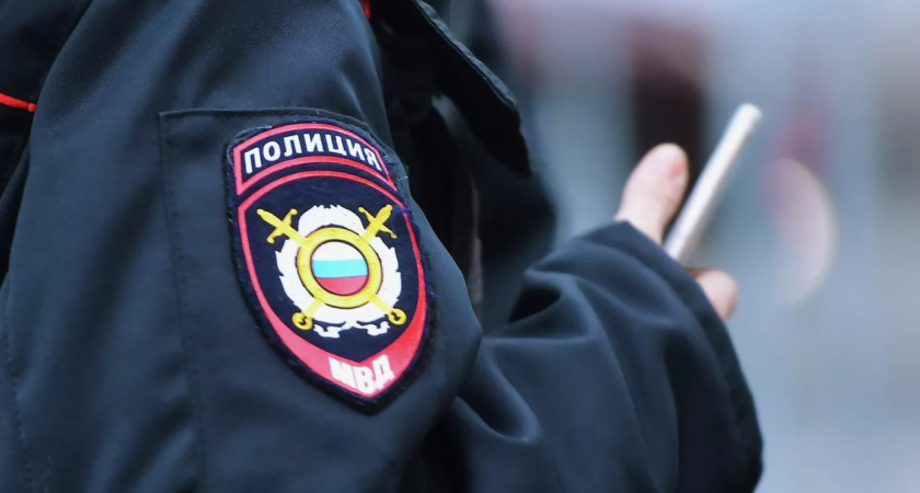 «Выбросил сумку из салона и уехал» Пенсионерку из Петербурга зажало дверьми автобуса, но водитель...