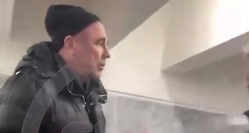 Участник шоу «Уральские пельмени» чуть не подрался с подростками в метро. Кадры конфликта появились в сети (ВИДЕО)