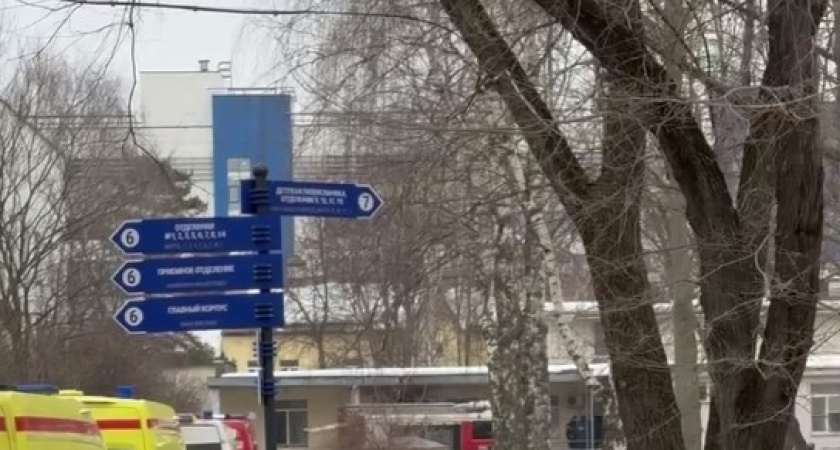 Детей пришлось срочно эвакуировать из-за пожара в больнице на севере столицы. Что сейчас происходит на месте и какие последствия (ВИДЕО)