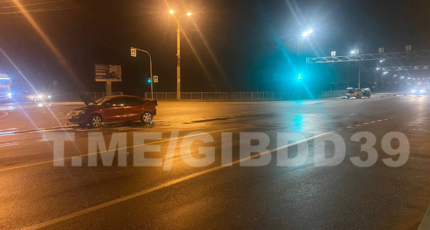 В Московском районе Калининграда при столкновении двух автомобилей тяжелые травмы получил один из пассажиров